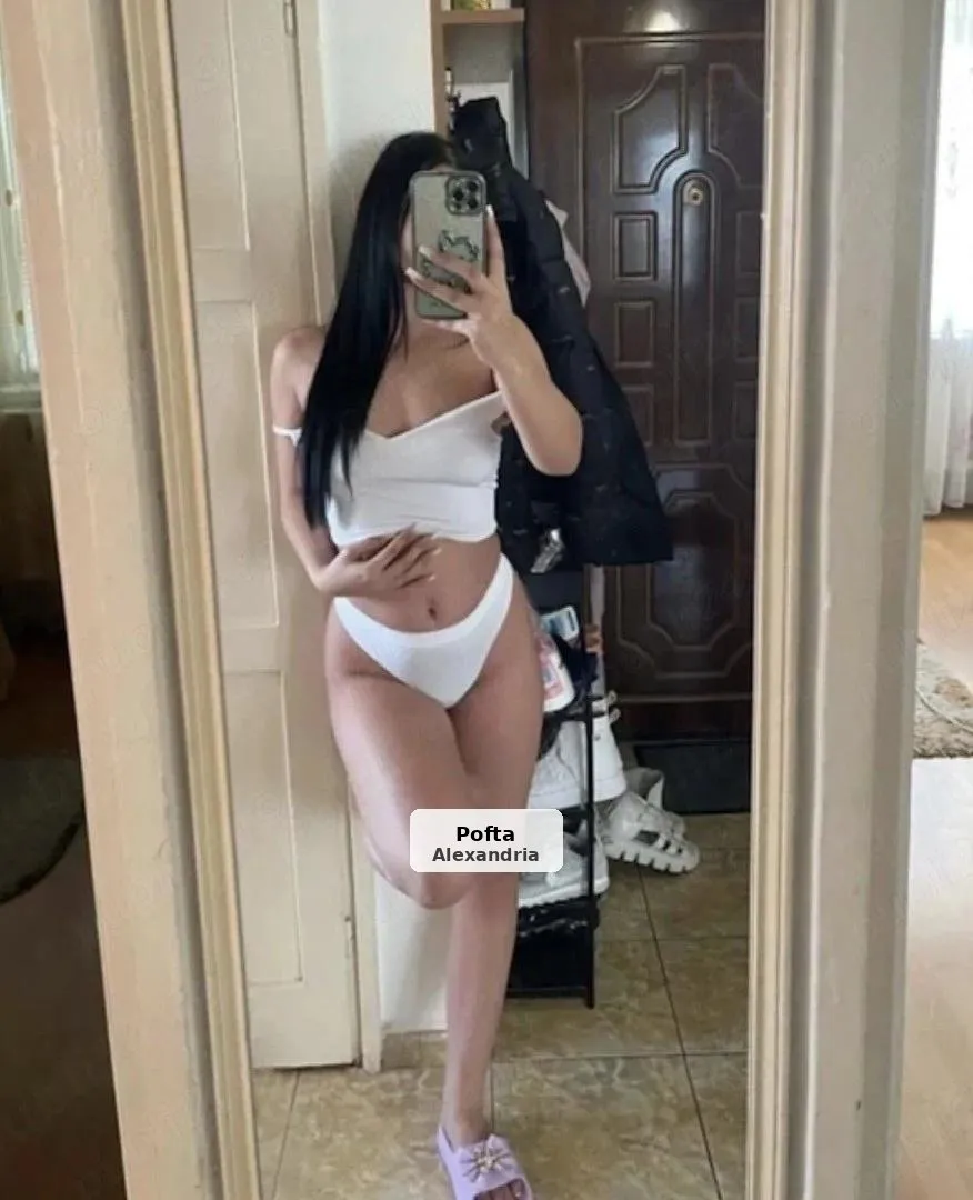 Passionate Brunette, Discreet Location - 1/5