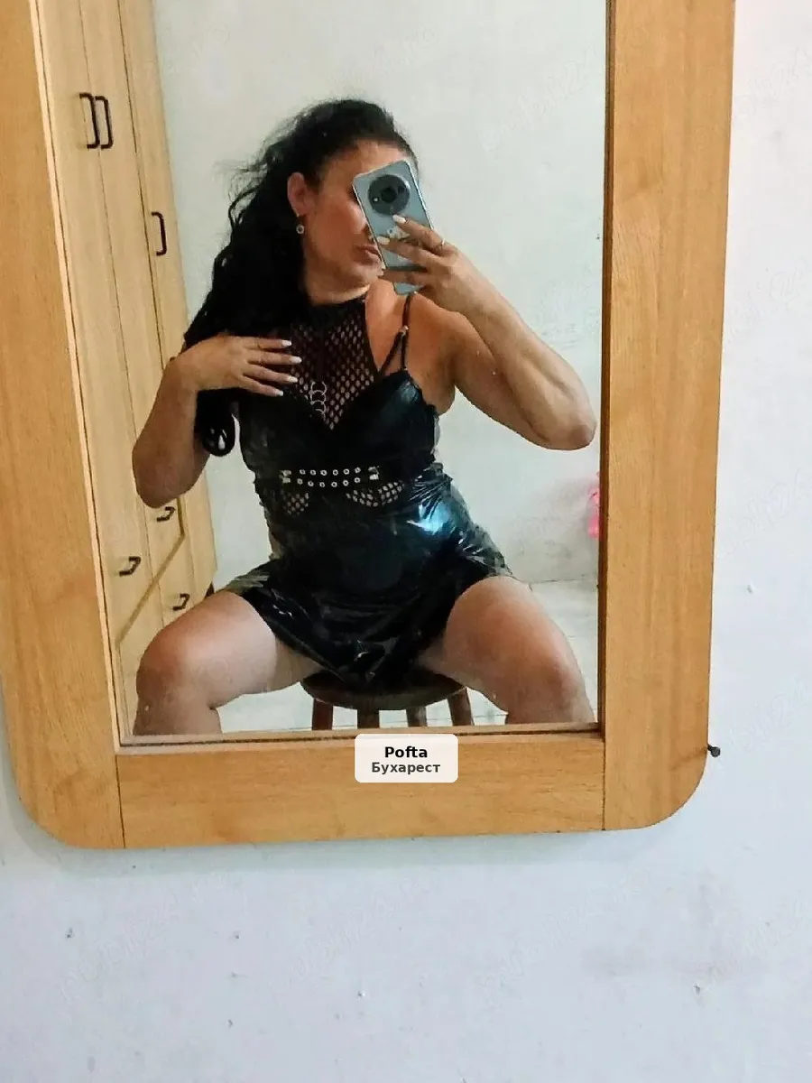 Brunetă seducătoare - 1/5